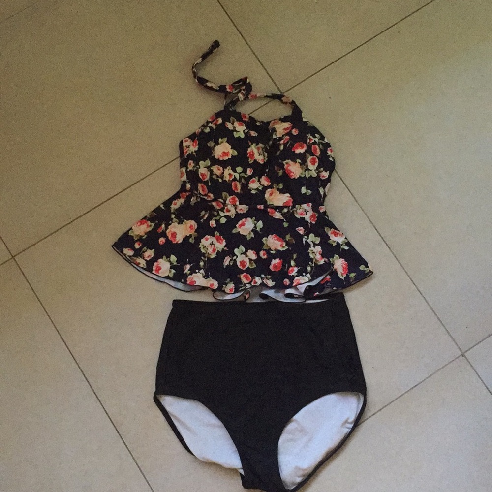 Janela bay two piece tanking set